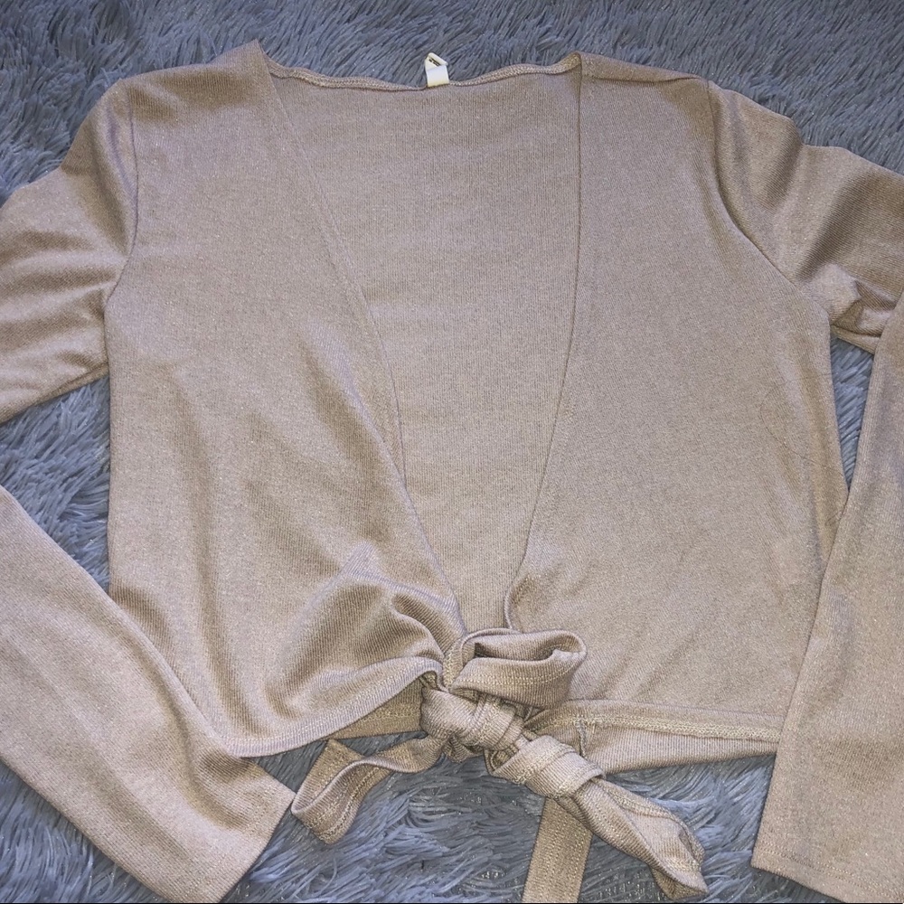 Fashion q top can be worn many ways